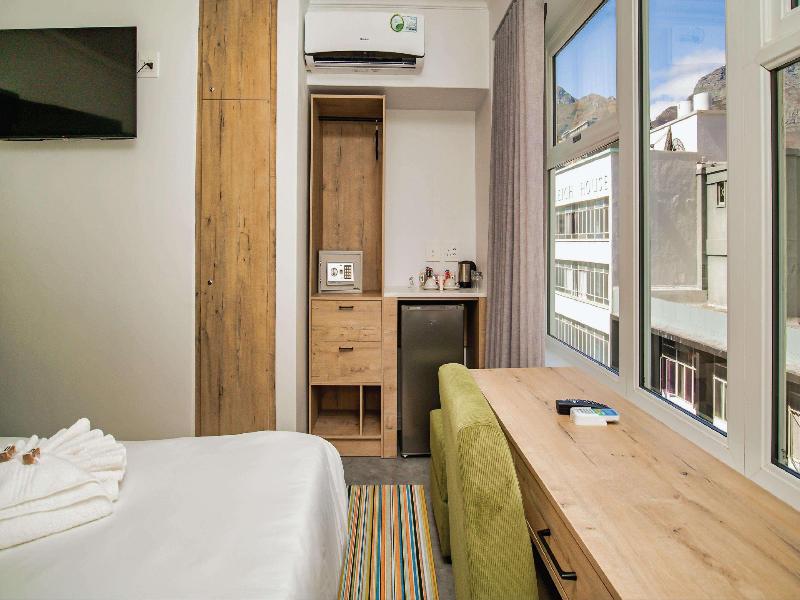Parliament Hotel image