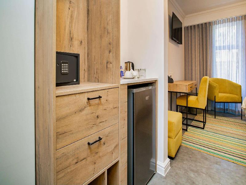 Parliament Hotel image