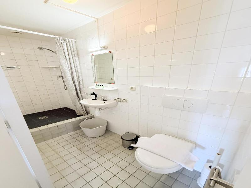 Hotel Cafe De Harmonie image