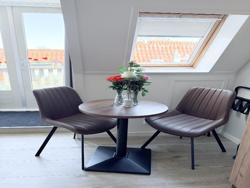 Hotel Cafe De Harmonie image