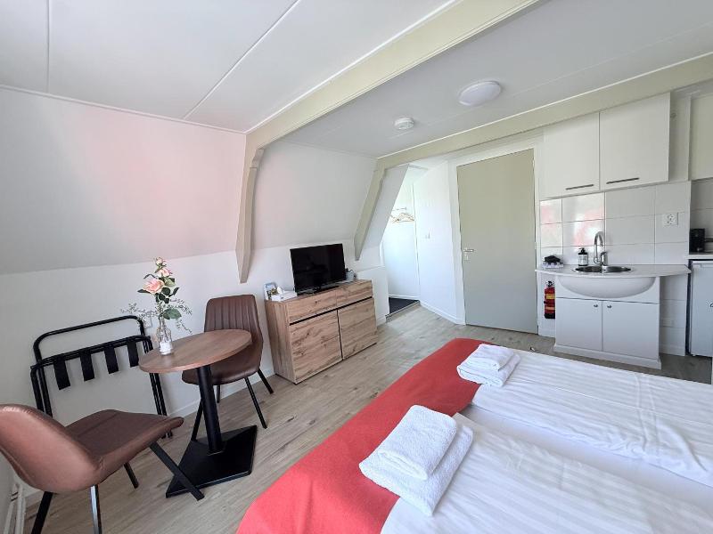 Hotel Cafe De Harmonie image