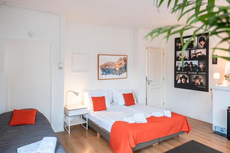 Hotel Cafe De Harmonie image
