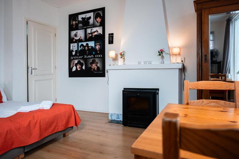 Hotel Cafe De Harmonie image