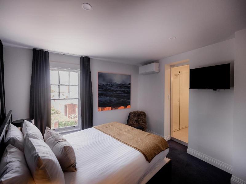 Shipwrights Arms Hotel