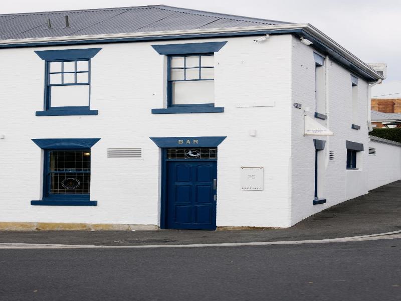 Shipwrights Arms Hotel