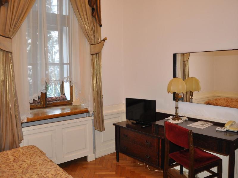 Hotel Zamek Pu Ctusk Dom Polonii image