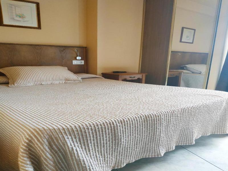 Hotel Cristaleiro image