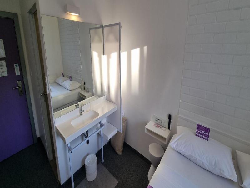 Check Inn Hotel image