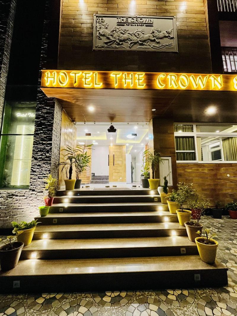 Hotel The Crown image