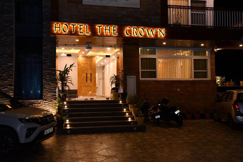 Hotel The Crown image