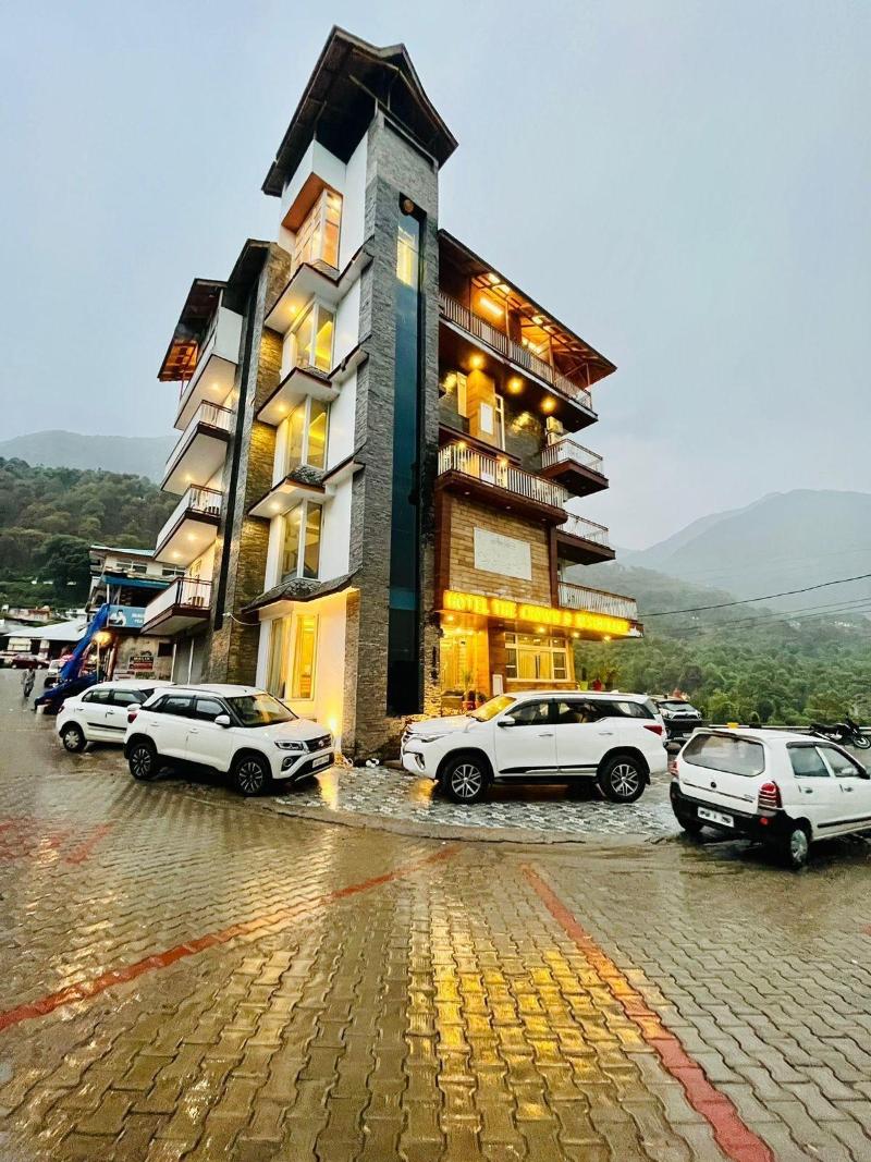 Hotel The Crown image