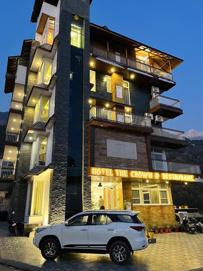 Hotel The Crown image