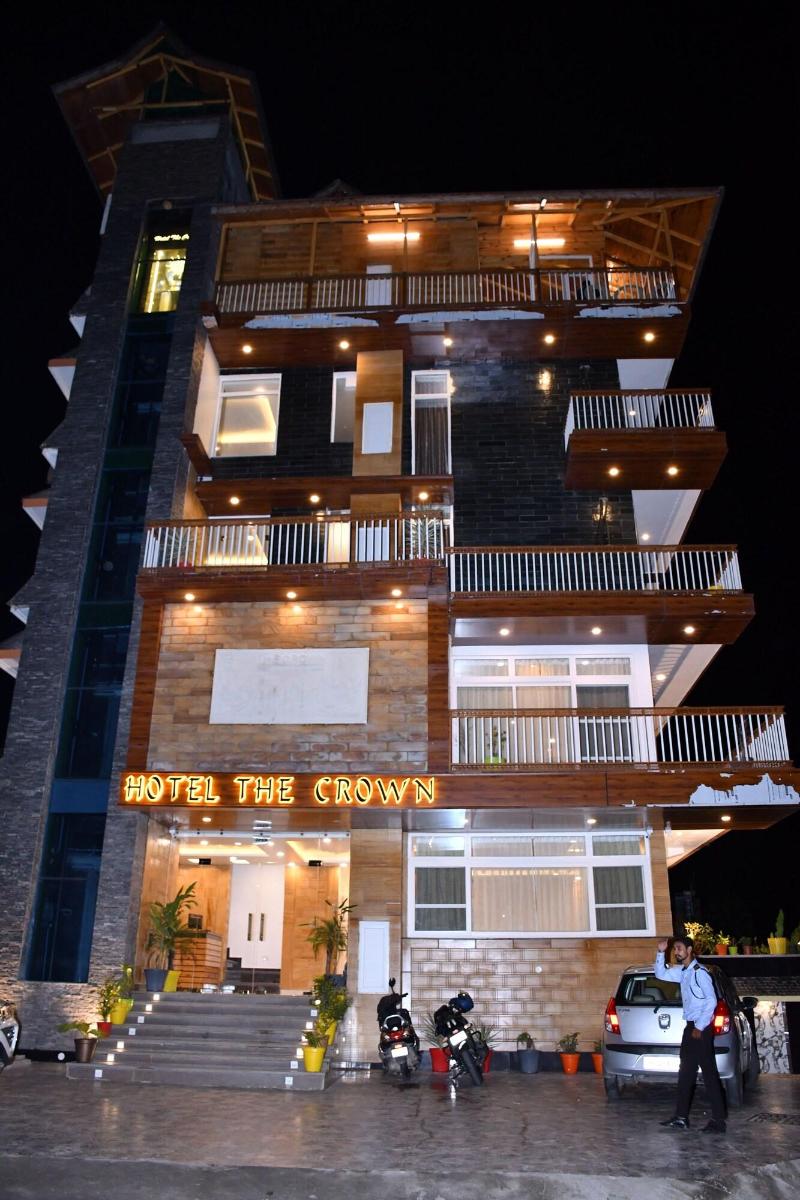 Hotel The Crown image