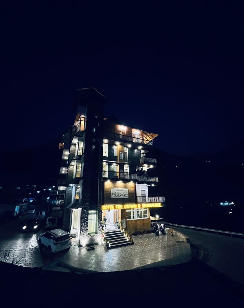 Hotel The Crown image
