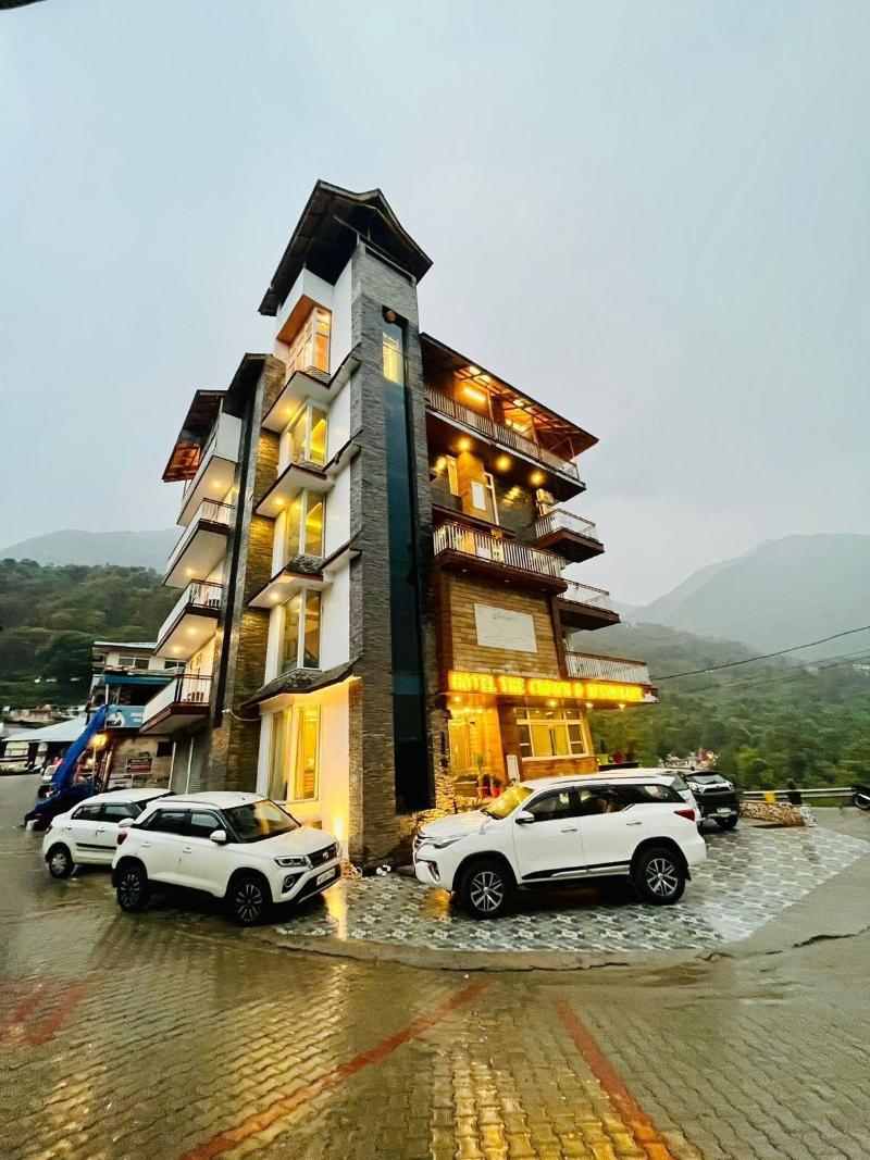 Hotel The Crown image