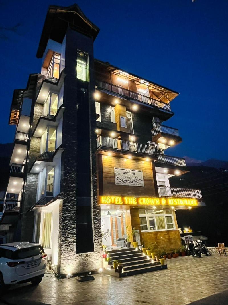 Hotel The Crown image