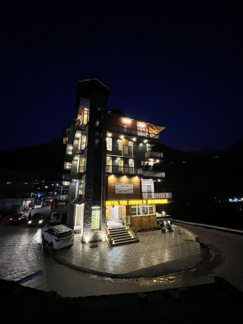 Hotel The Crown image