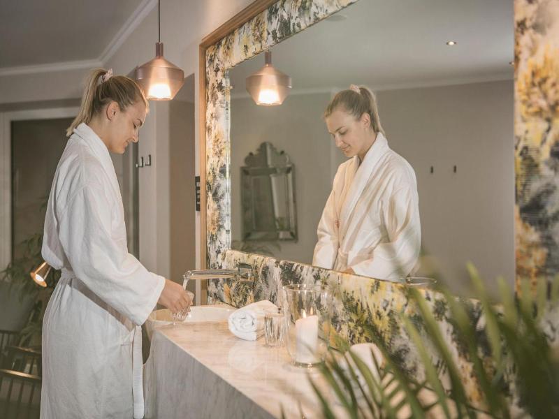 Theresa Wellness Genievuer Hotel image