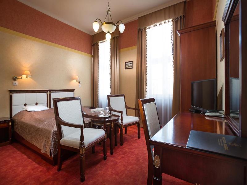 Nelson Hotel image