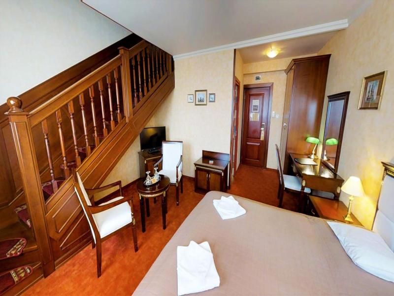 Nelson Hotel image