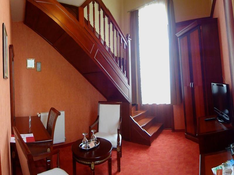 Nelson Hotel image