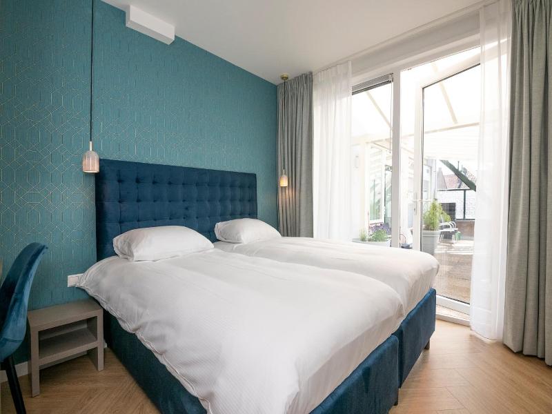 Hotel Royal image