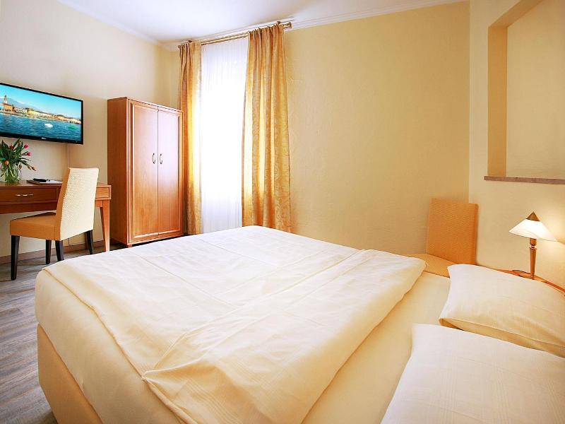 Hotel Garni Golf image