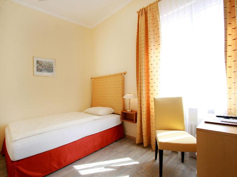 Hotel Garni Golf image