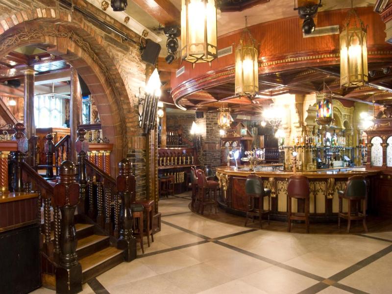 Benedicts Hotel image