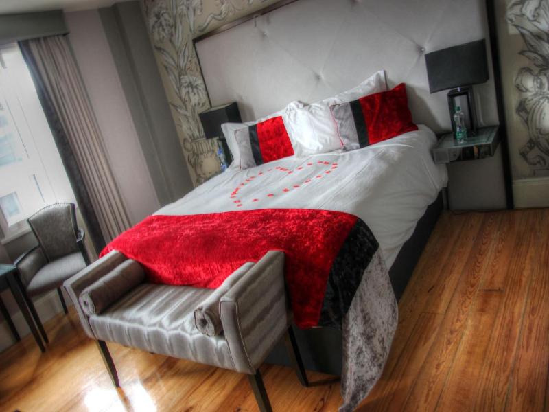 Benedicts Hotel image