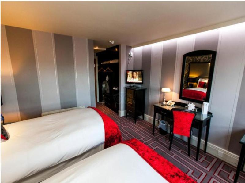 Benedicts Hotel image