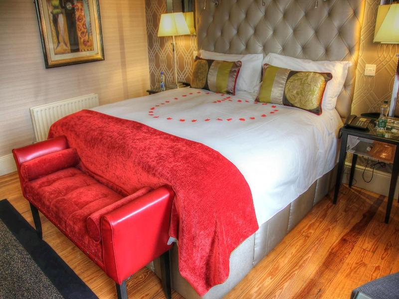 Benedicts Hotel image