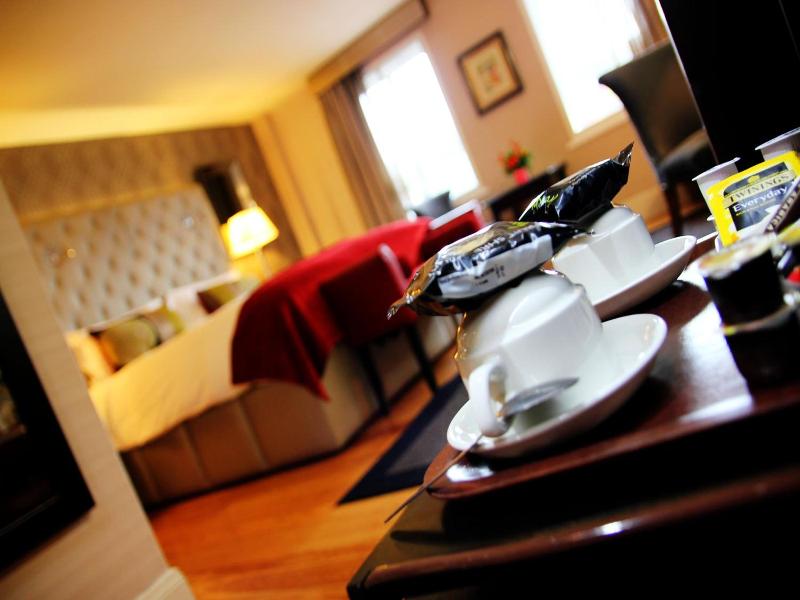 Benedicts Hotel image
