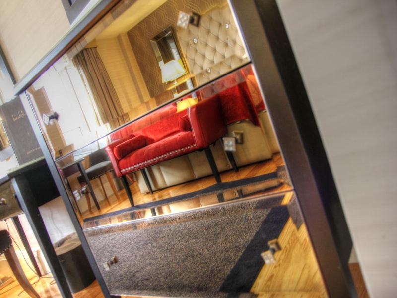 Benedicts Hotel image
