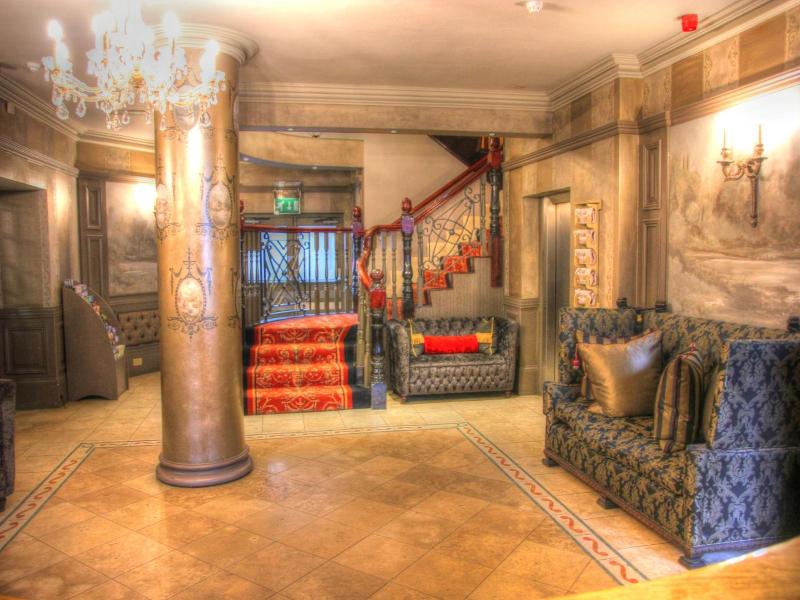 Benedicts Hotel image