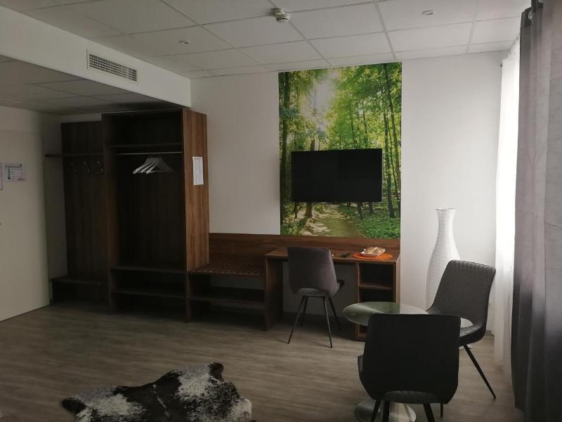 Nemetz Motel image