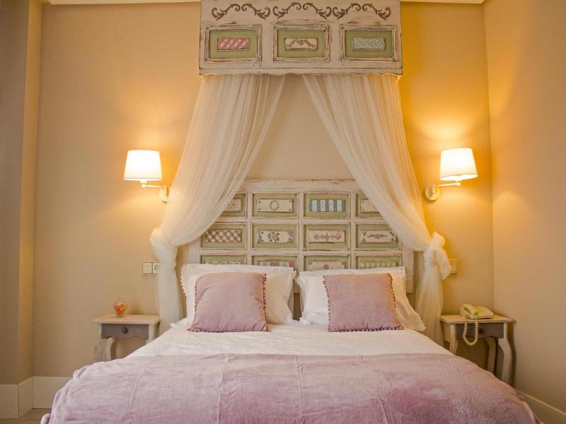 Ares Hotel image