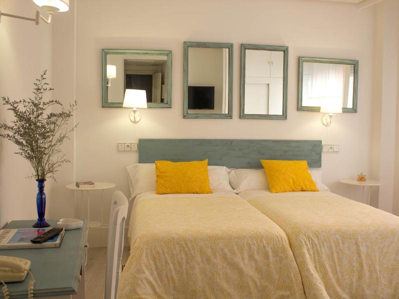 Ares Hotel image