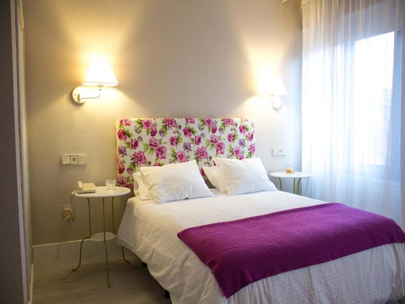 Ares Hotel image