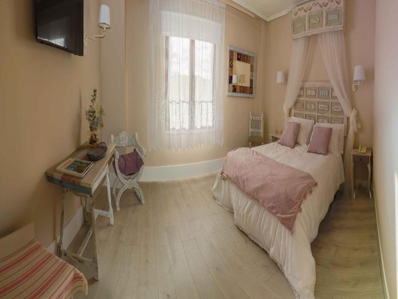 Ares Hotel image
