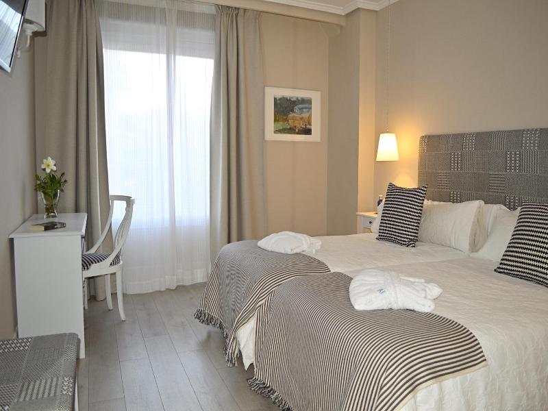 Ares Hotel image