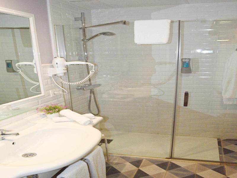 Ares Hotel image