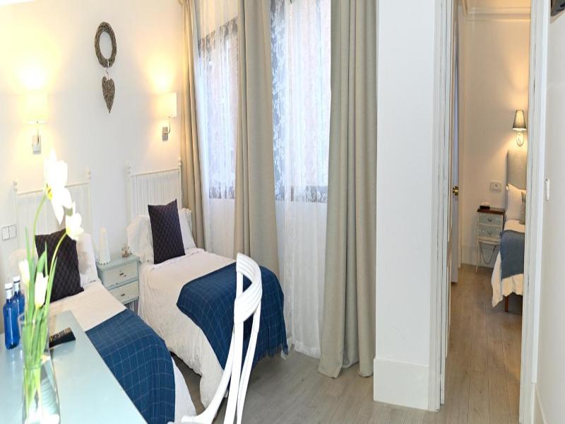 Ares Hotel image