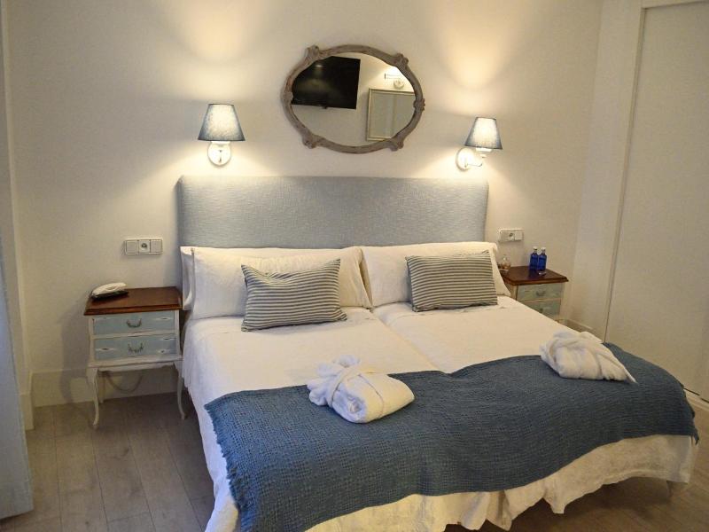 Ares Hotel image
