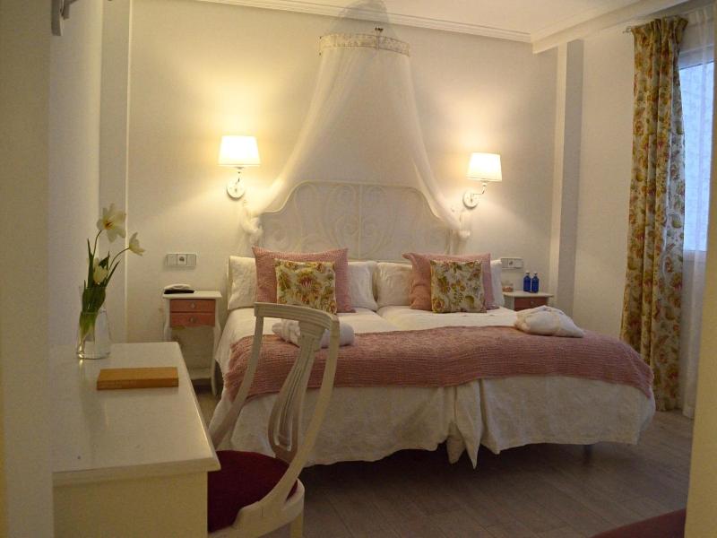 Ares Hotel image