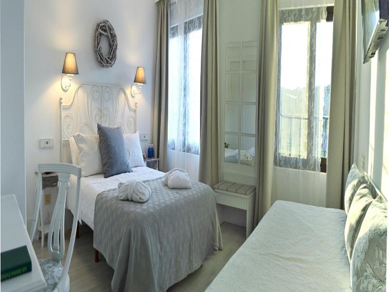 Ares Hotel image