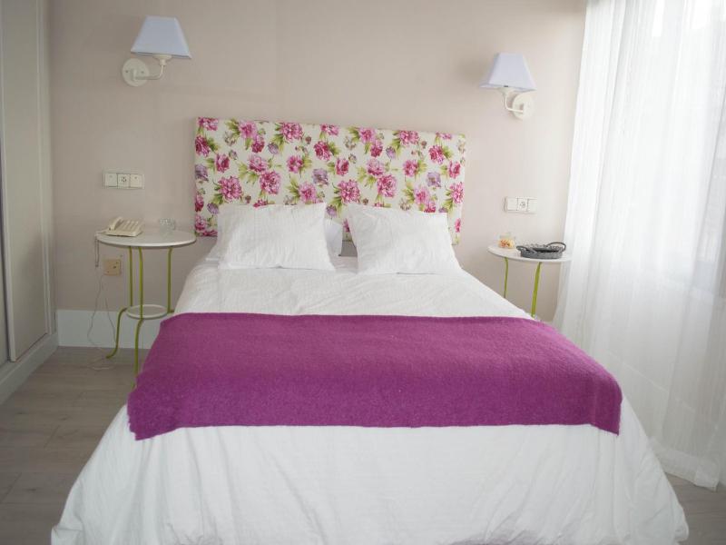 Ares Hotel image