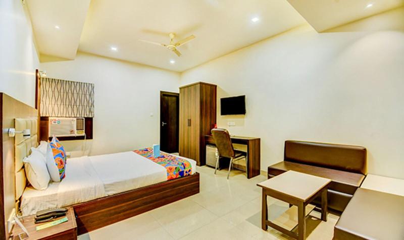 Fabhotel Solitaire Inn 5