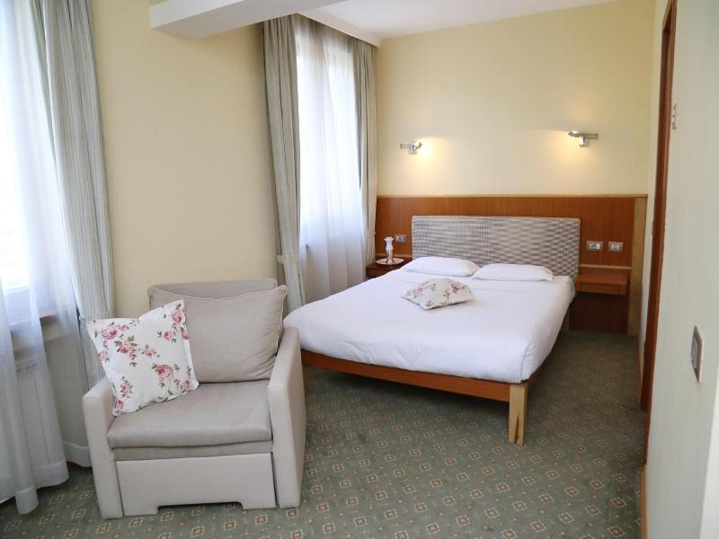 Hotel Park Central image