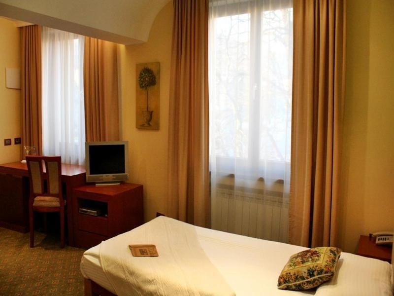 Hotel Park Central image